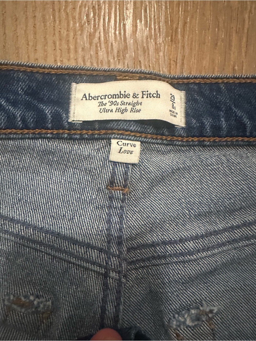 Abercrombie & Fitch Curve Love ’90s Straight Ultra High Rise Distressed Jeans 8S - Picture 6 of 7